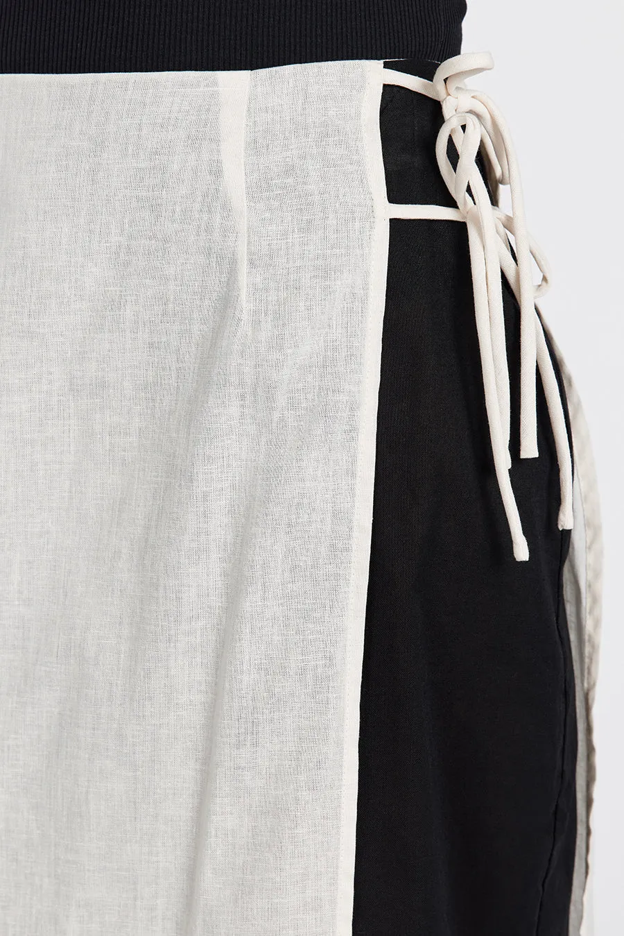 MEGAN CREAM/BLACK WRAP SKIRT